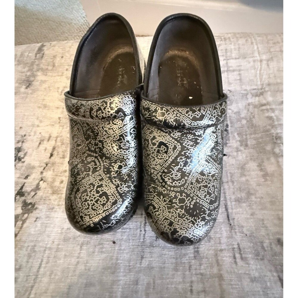 Women’s Dansko shoes